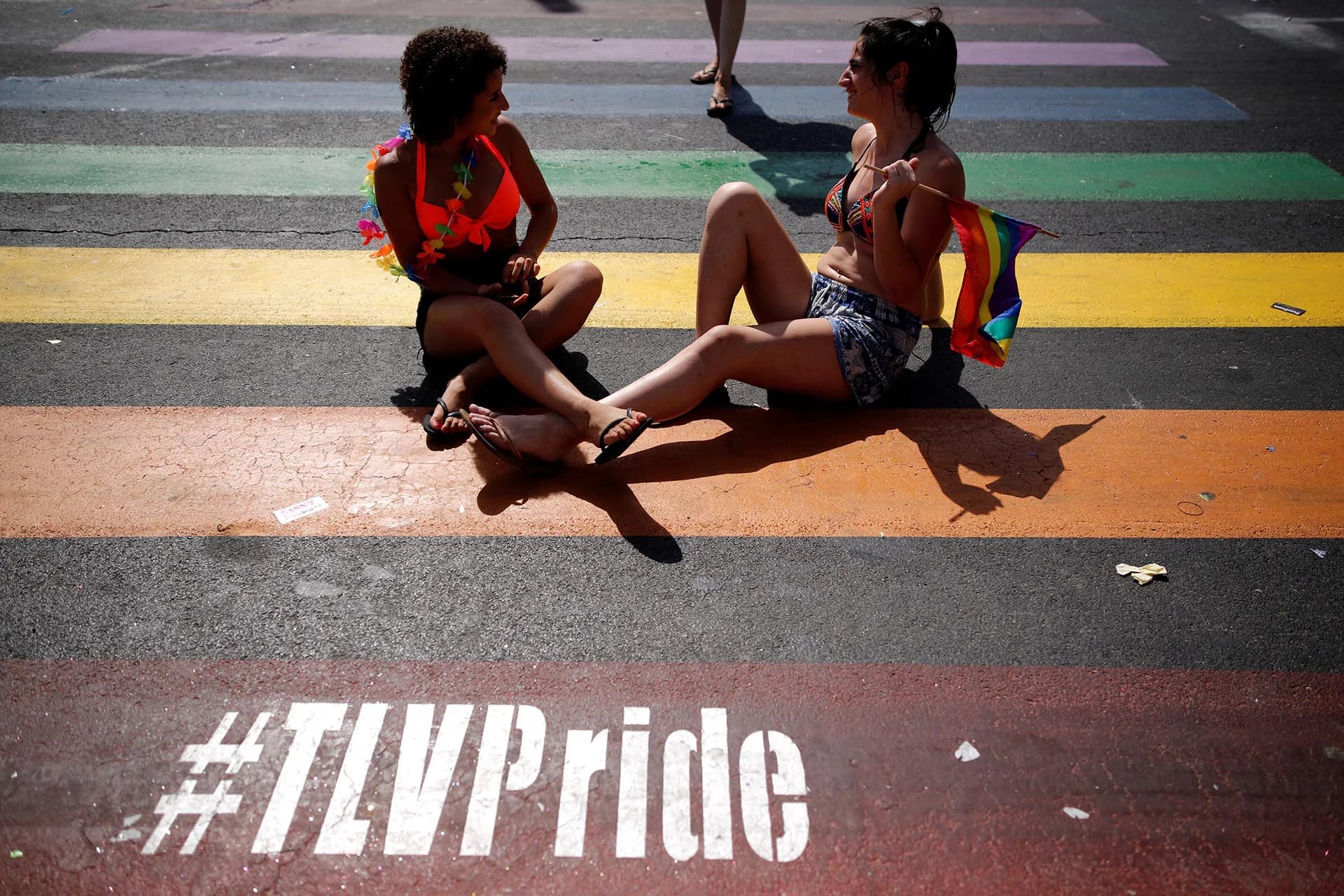 Manifestantes durante un desfile de orgullo gay en Tel Aviv, Israel