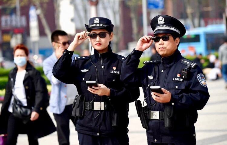 Policías chinos en las calles (Foto: Especial)