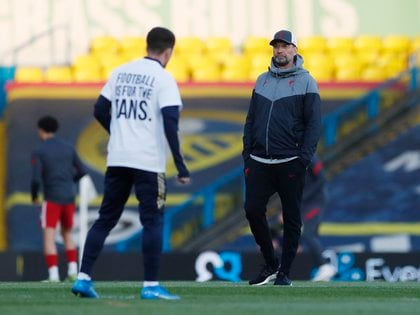 Klopp observa a los jugadores del Leeds (Reuters)