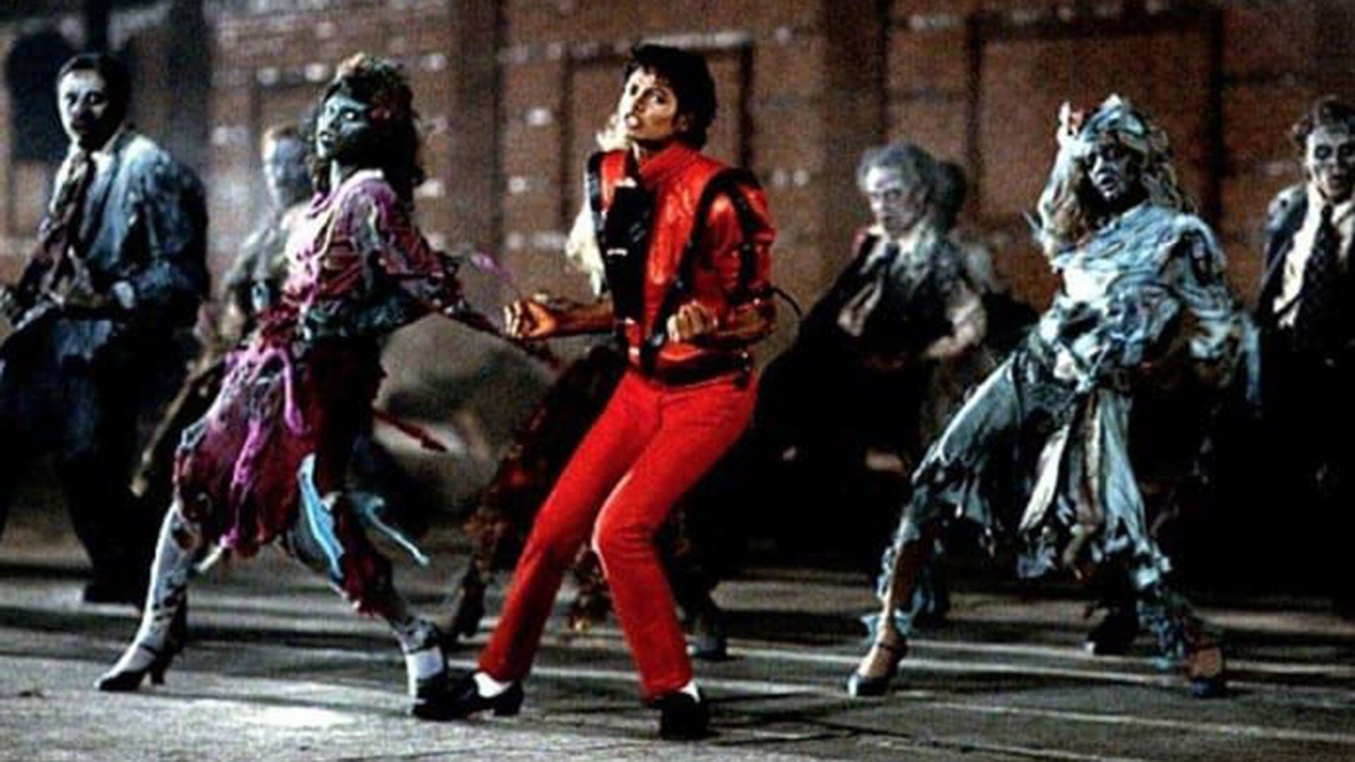  El video de Thriller apareció casi un año después de la salida del disco. Michael Jackson invirtió en él un millón de dólares: 20 veces más de lo que se gastaba en esos años en un video