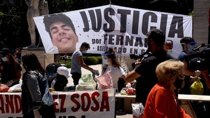 El daño hecho: colecta por Fernando el fin de semana último en el Parque Rivadavia (Nicolás Stulberg)