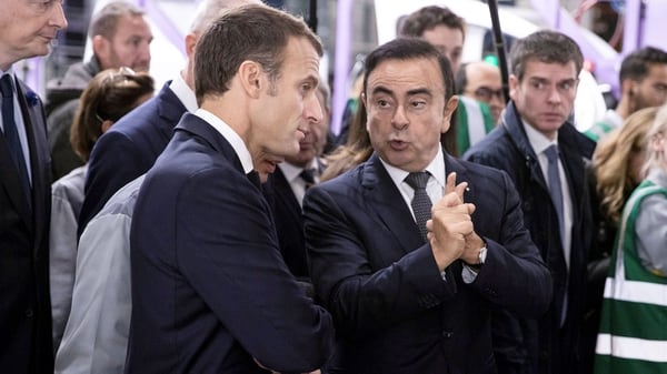 Emmanuel Macron, presidente de Francia, con el ex CEO de Renault Carlos Ghosn (Reuters)