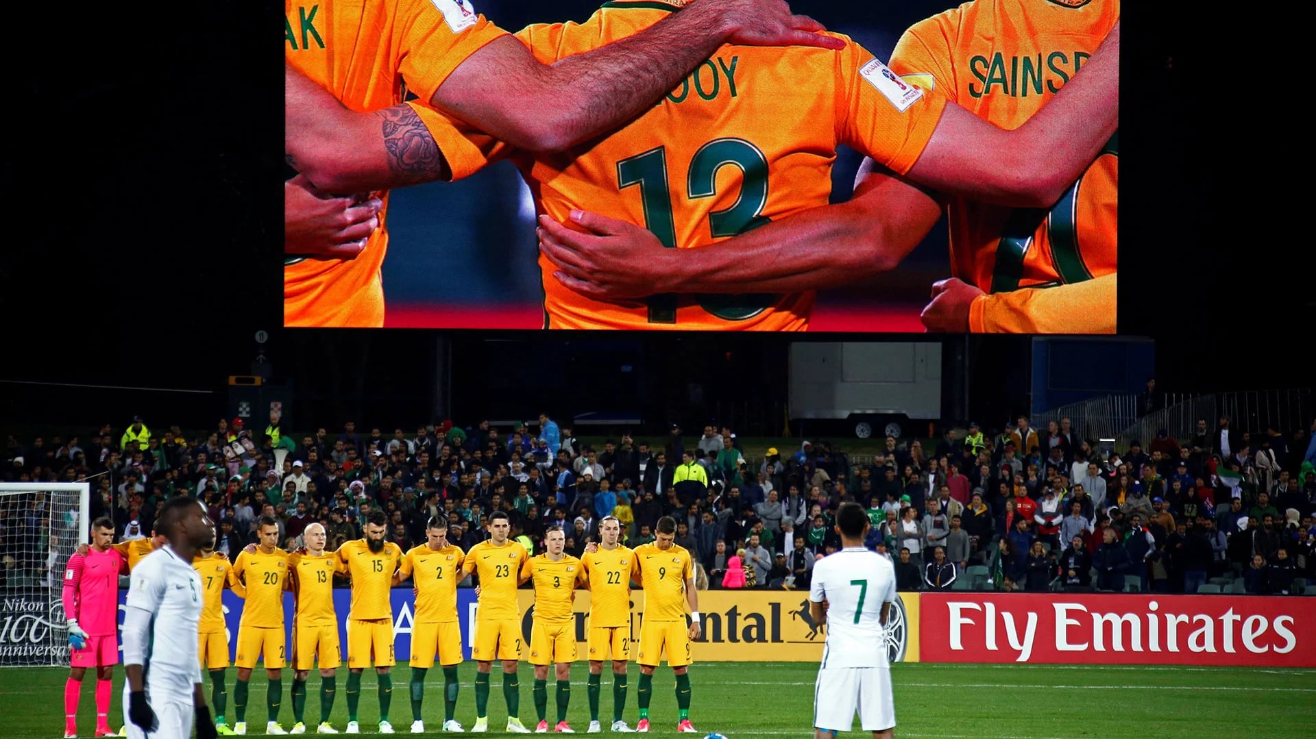 Los jugadores de Australia hicieron un minuto de silencio sin el apoyo de Arabia Saudita (AFP)