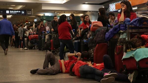 Una postal de las demoras que provocó el paro de aeronáuticos