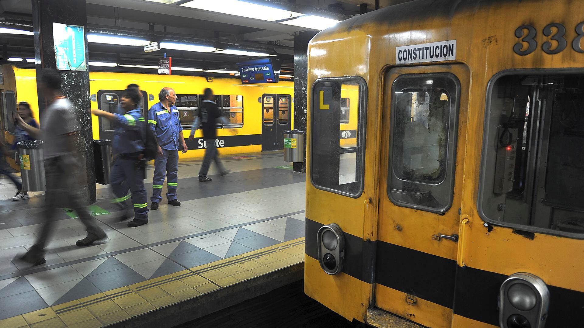 Los usuarios del subte, rehenes de las protestas de los metrodelegados