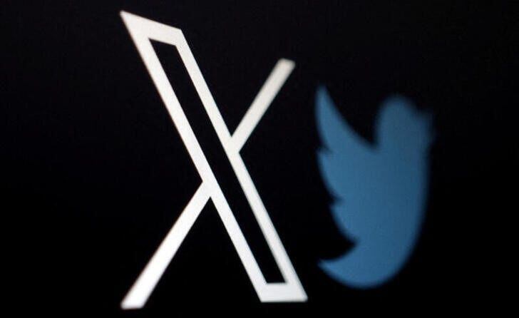 Ilustración fotográfica del logo de la red social X junto al anterior de Twitter (REUTERS/Dado Ruvic)