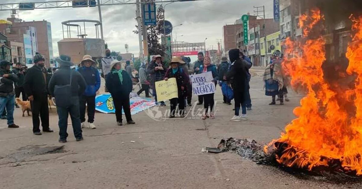 Paro en Puno: región tuvo “mayor incidencia” de protestas, que reiniciaron con quema de peaje de Ilave - Infobae