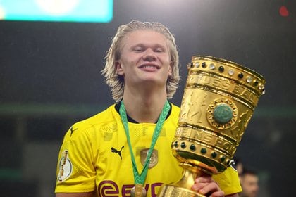 Haaland ganó la Copa de Alemania con el Borussia Dortmund y es uno de los jugadores más codiciados del mercado (Reuters)
