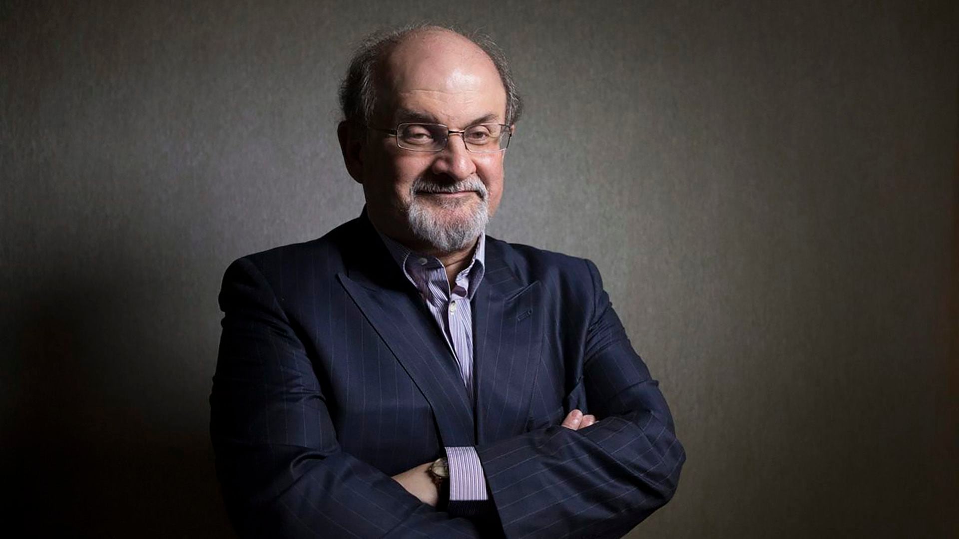 Salman Rushdie fue atacado por un fanático religioso el viernes pasado 