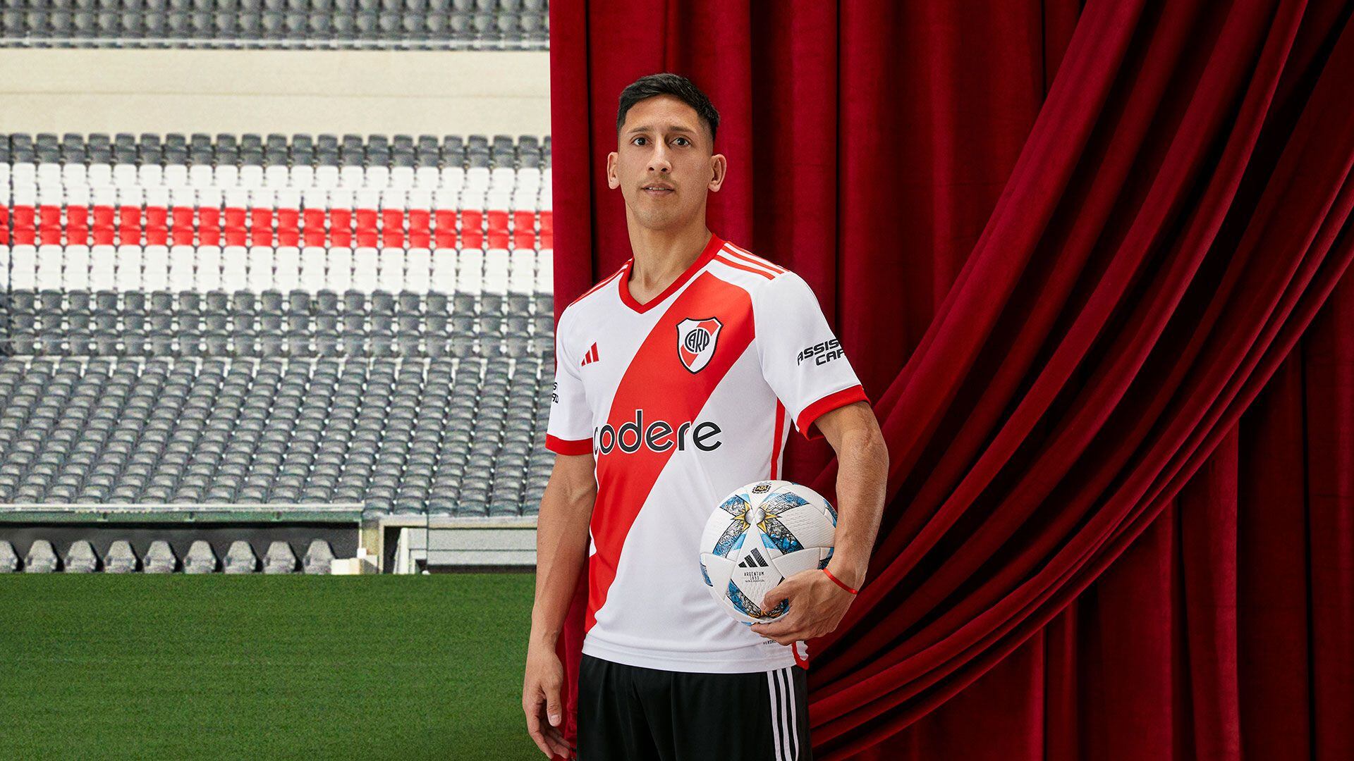 La nueva camiseta titular de River Plateral