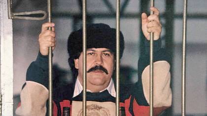 La única foto que se tiene de Pablo Escobar, cabecilla del Cartel de Medellín, durante su reclusión en la lujosa cárcel La Catedral, de Envigado.