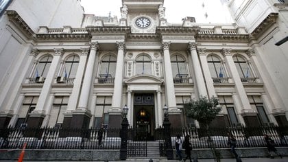 El Relevamiento de Expectativas de Mercado (REM) del Banco Central espera un 50% de inflación anual, contra el 29% que espera el Gobierno en el Presupuesto. (Foto: REUTERS/Agustín Marcarián)