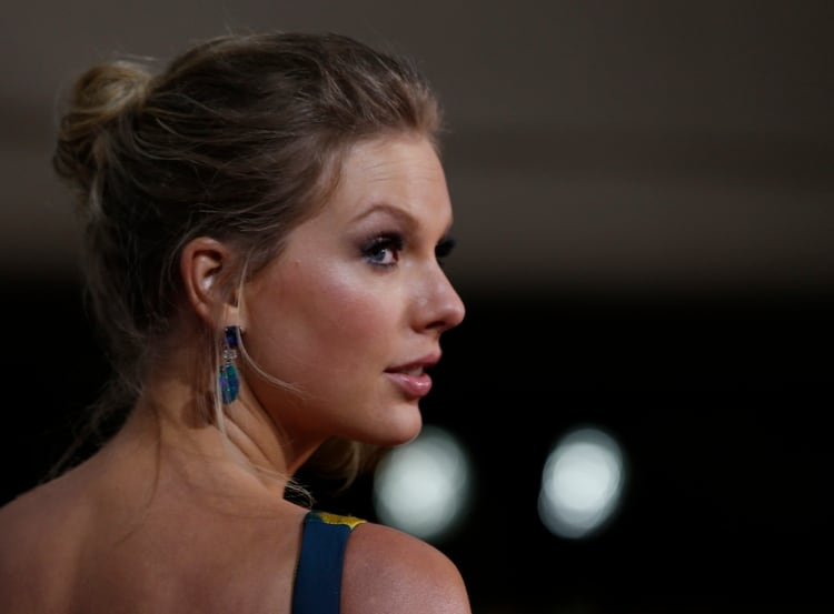 Taylor Swift arriba a la 77 edición de los Golden Globe Awards en Beverly Hills, California, el pasado 5 de enero de 2020 (Reuters)
