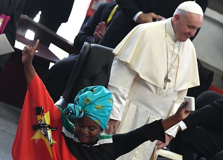 Mozambique es un país que desde su independencia de Portugal en 1975 vivió una guerra de 17 años, con más de un millón de muertos y 4 millones de desplazados, que concluyó en 1992 con los acuerdos firmados en Roma con la mediación de la Iglesia Católica