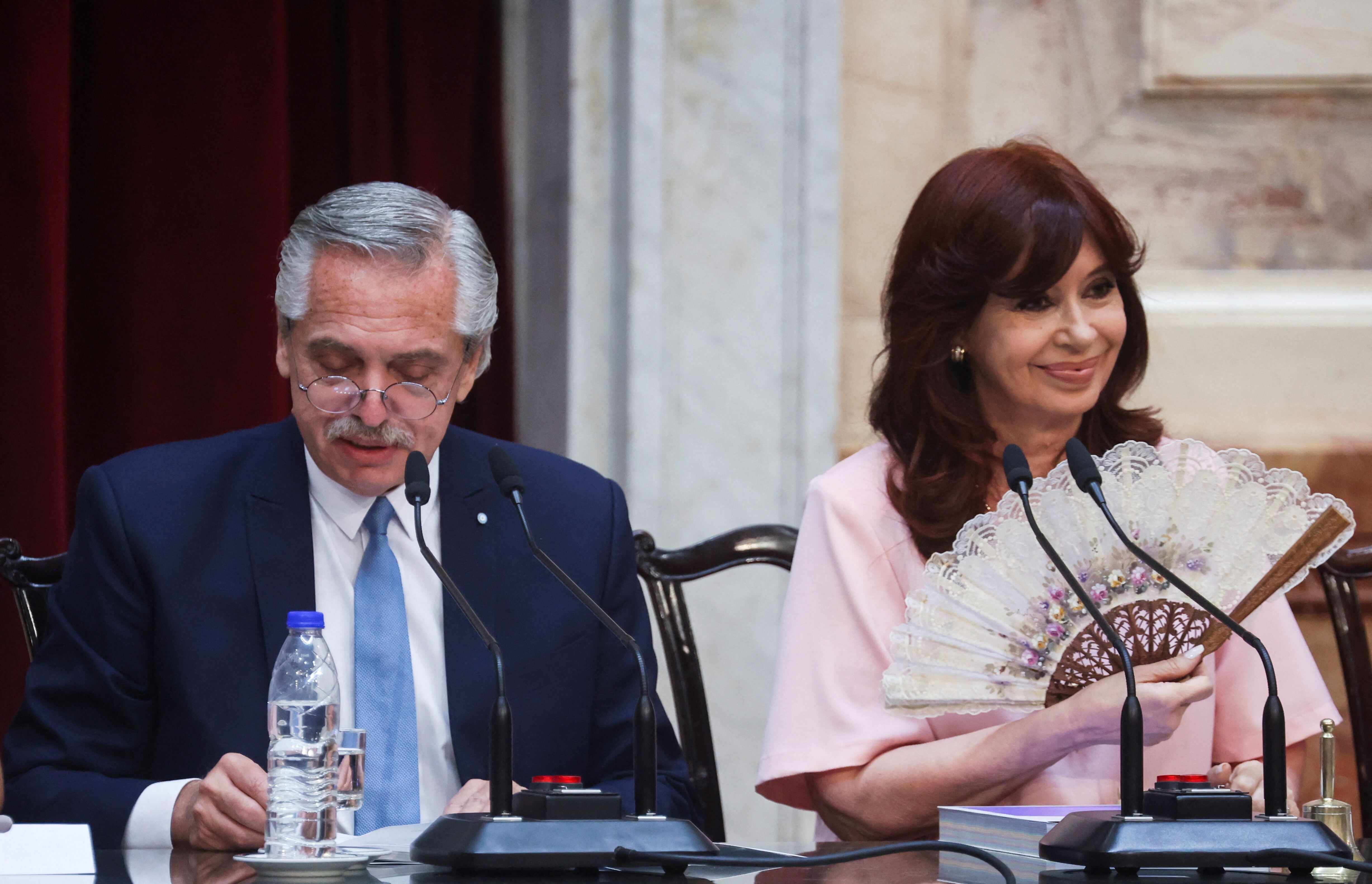 El Presidente junto a Cristina Kirchner en la apertura de sesiones; la última que encabezó y encabezará Fernández luego de su decisión de no ir por la reelección (REUTERS)