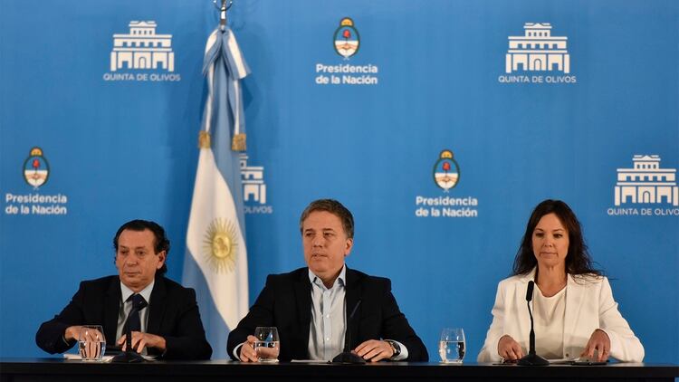 Dante Sica, Nicolás Dujovne y Carolina Stanley ayer durante la conferencia de prensa