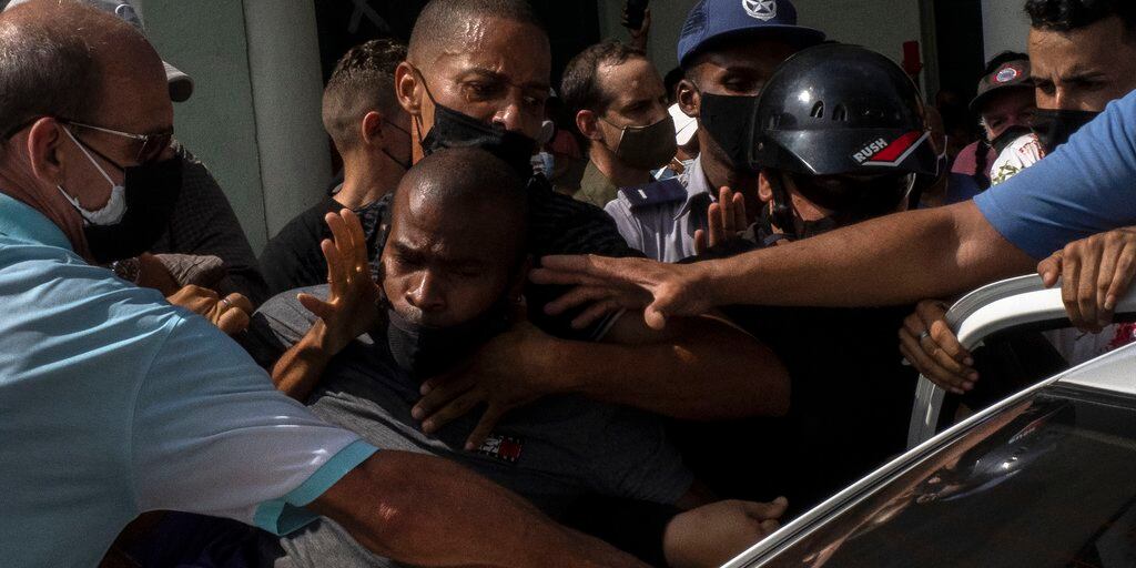 Represión en Cuba: un hombre fue asesinado por la dictadura castrista  durante las protestas - Infobae