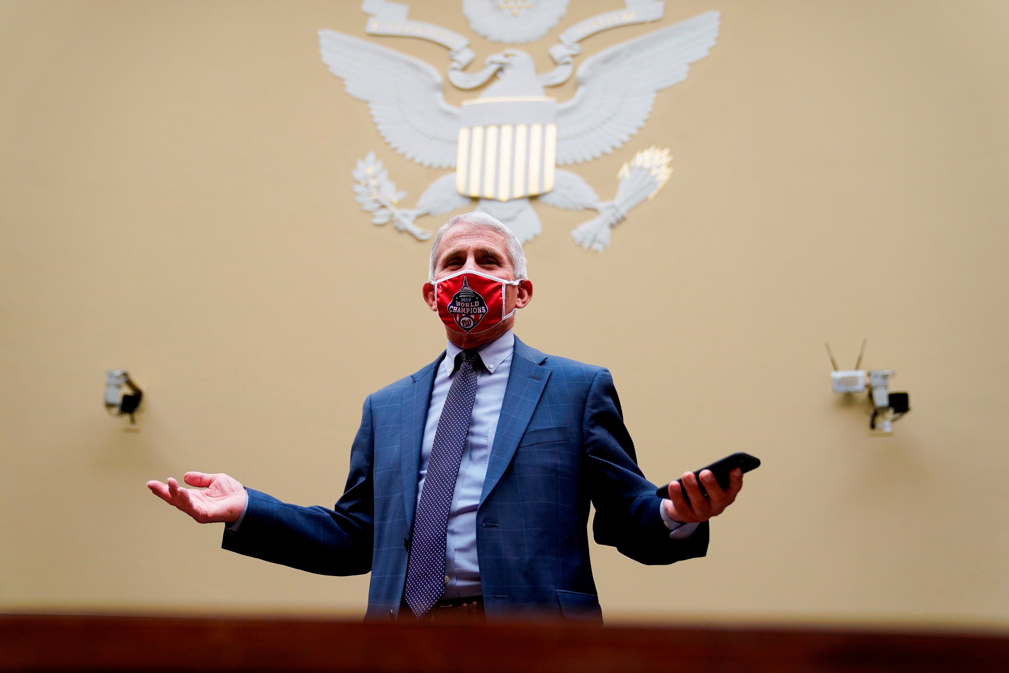 The main epidemiologist of the united States, Anthony Fauci, was critical of the erratic policies of the government of president Donald Trump in front of the covid-19, and he regretted not to use facial masks for political motivations. 
EFE/EPA/ERIN SCOTT/File

