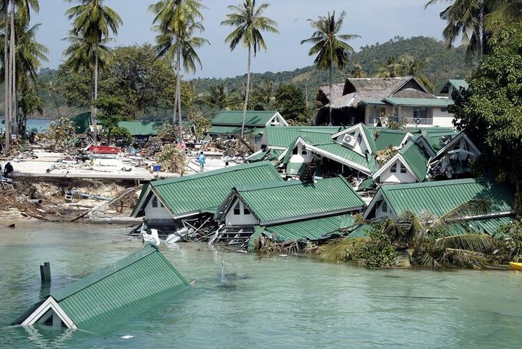 La destrucción de las viviendas en la isla Phi Phi, Tailandia (Reuters)