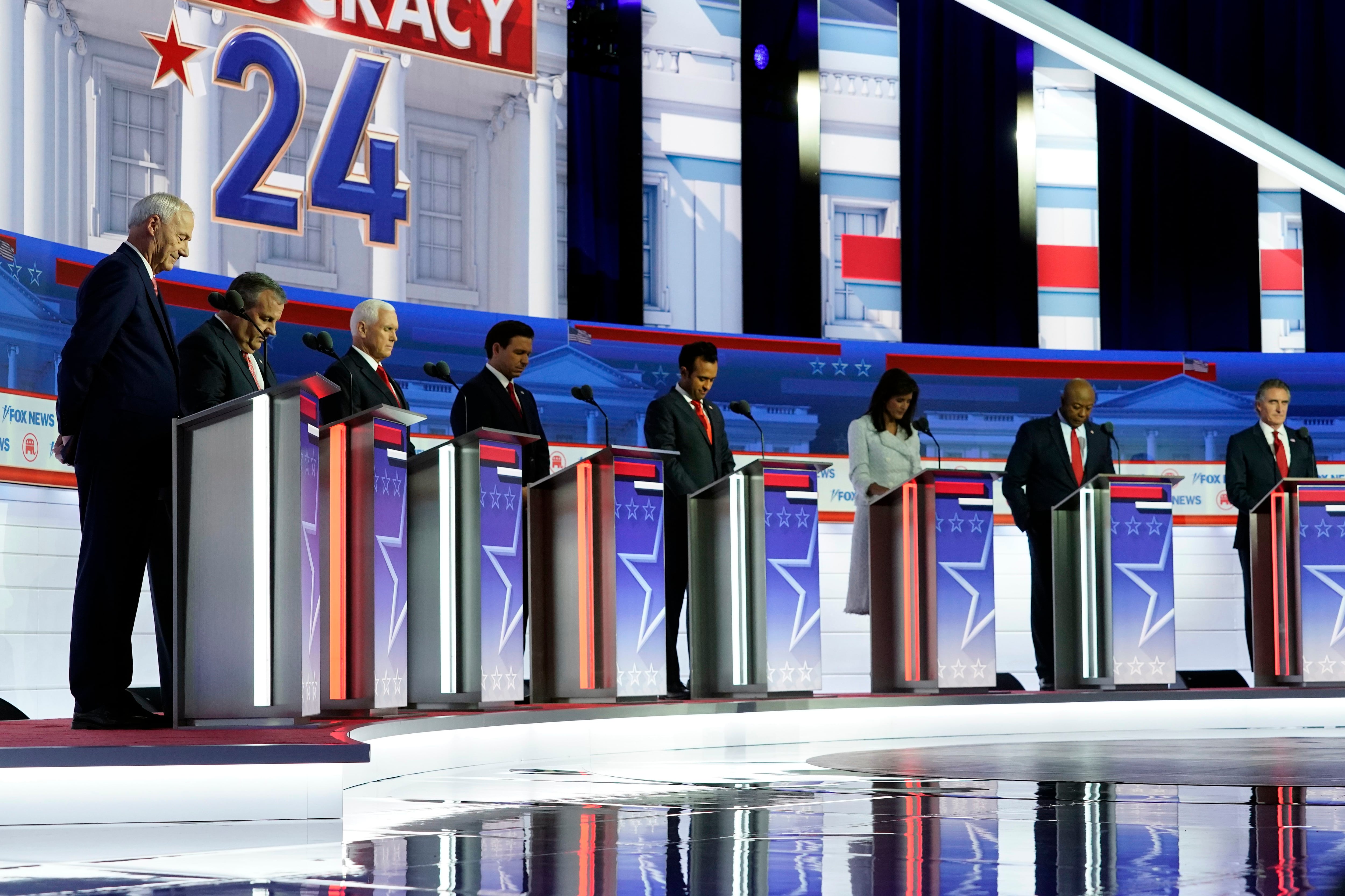 En el primer debate estuvieron el ex gobernador de Arkansas Asa Hutchinson, el ex gobernador de Nueva Jersey Chris Christie, el ex vicepresidente Mike Pence, el gobernador de Florida, Ron DeSantis, el empresario Vivek Ramaswamy, la ex embajadora ante la ONU Nikki Haley, el senador de Carolina del Sur Tim Scott y el gobernador de Dakota del Norte, Doug Burgum (AP Foto/Morry Gash)