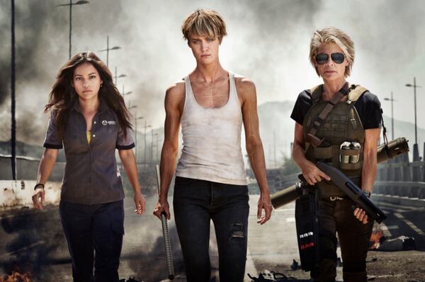 Primera imagen oficial de Terminator 6: Linda Hamilton (derecha), Natalia Reyes (Natalia Reyes (Izquierda) y Mackenzie Davis (centro)