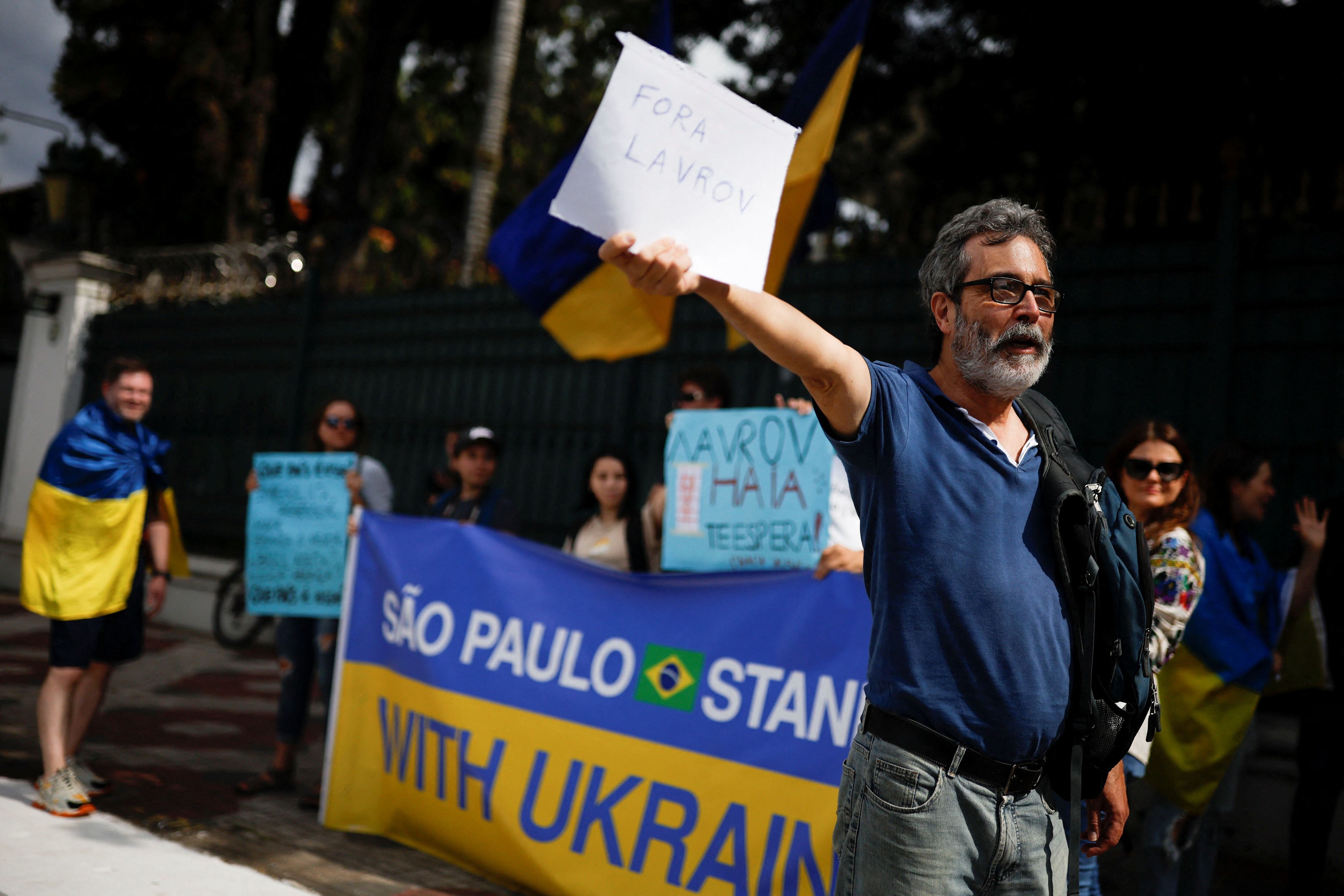 Una protesta contra la llegada de Lavrov en San Pablo (REUTERS/Amanda Perobelli)