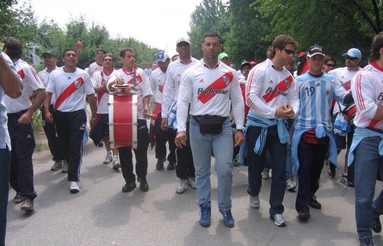 Adrián Rousseau y Schlenker, cuando eran líderes de la barra “millonaria” (@schlenkeralan)