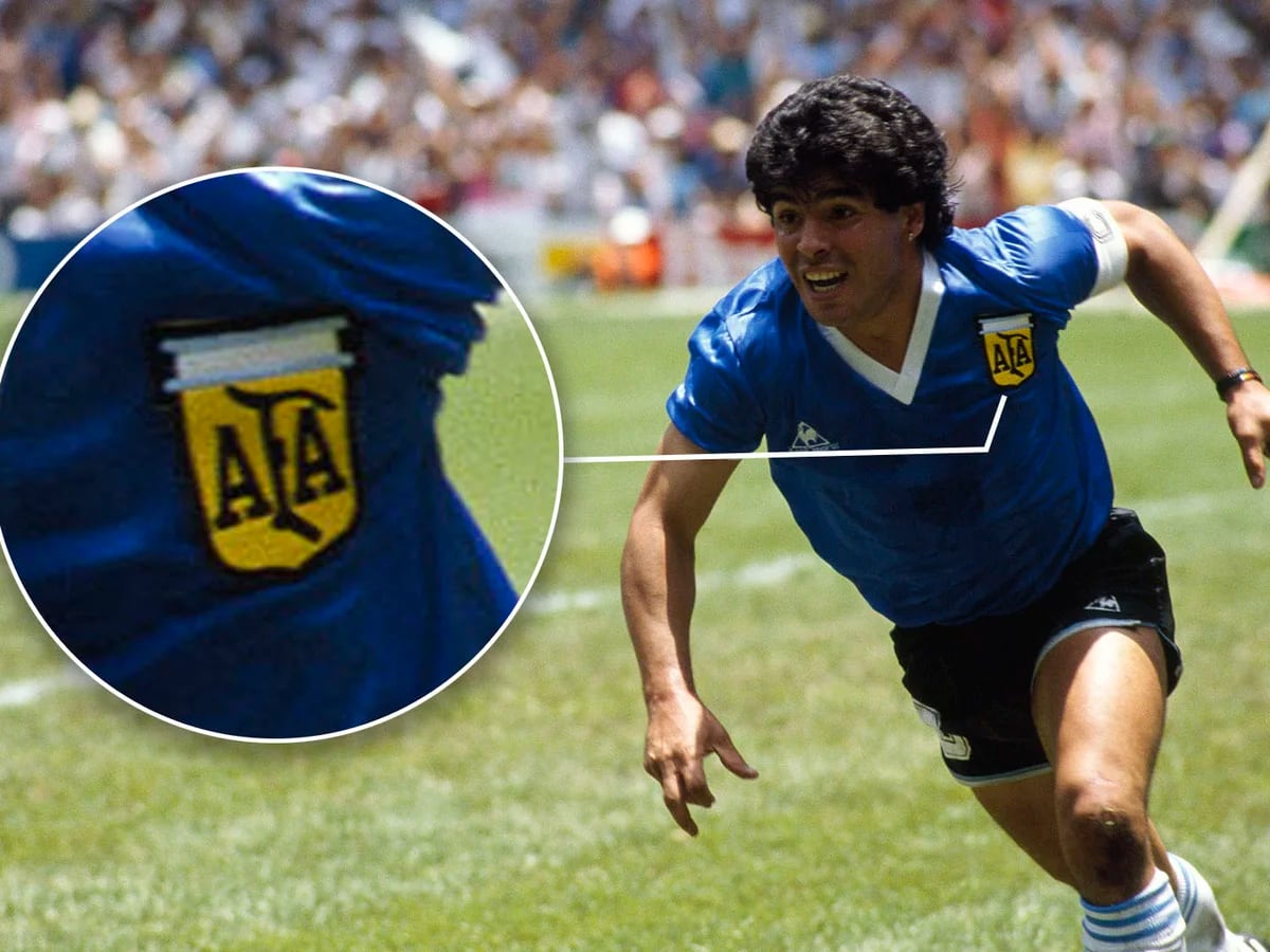 Los detalles e imperfecciones en la camiseta de Diego Maradona del Mundial 1986 que podrían terminar con polémica detrás de la millonaria subasta - Infobae