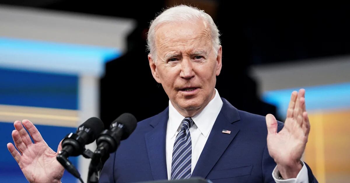 Joe Biden: “Ci sono indicazioni che Putin si stia isolando e abbia espulso o arrestato alcuni dei suoi consiglieri”.