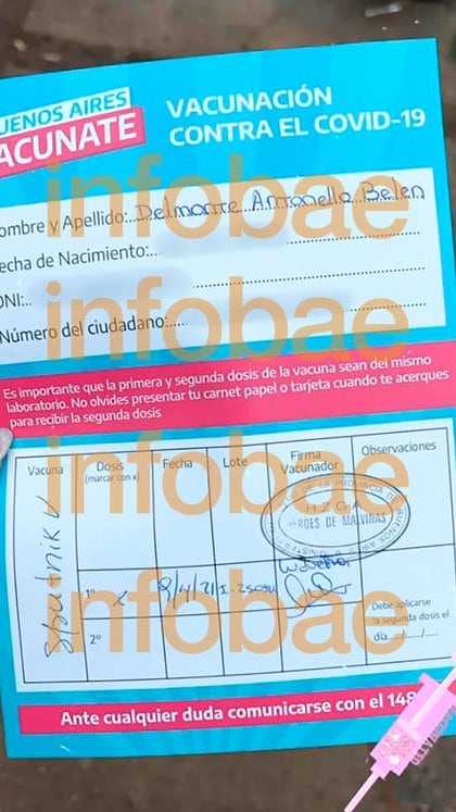 La propia joven difundió una imagen de su certificado de vacunación