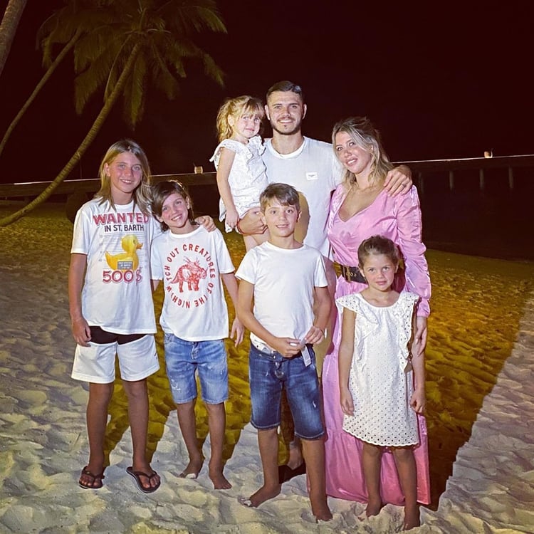 Mauro Icardo junto a Wanda Nara y sus hijos