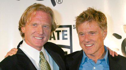 Robert Redford con su hijo James, que falleció el año pasado (Shutterstock)