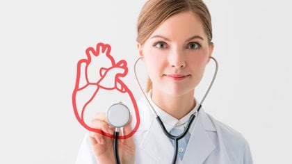 Se sabe que uno de cada diez pacientes que sufre COVID puede tener alguna forma de inflamación cardiaca (Shutterstock)