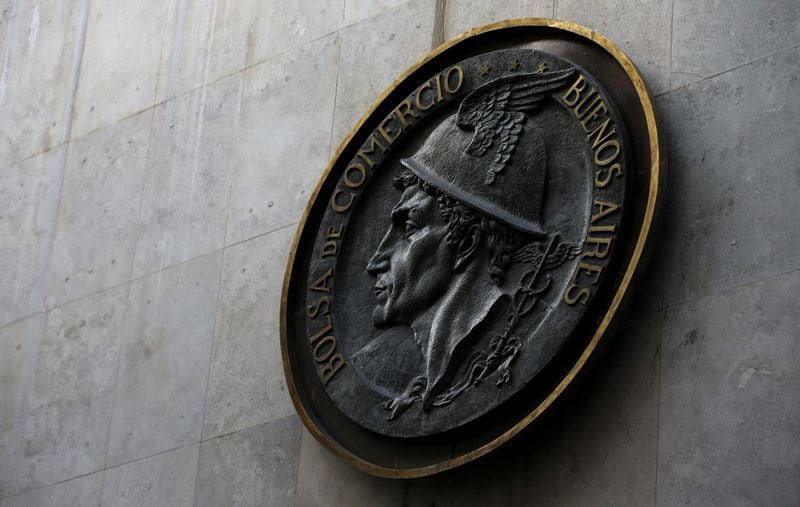 En la Bolsa de Comercio de Buenos Aires operan los activos que integran los Fondos Comunes de Inversión (Reuters)