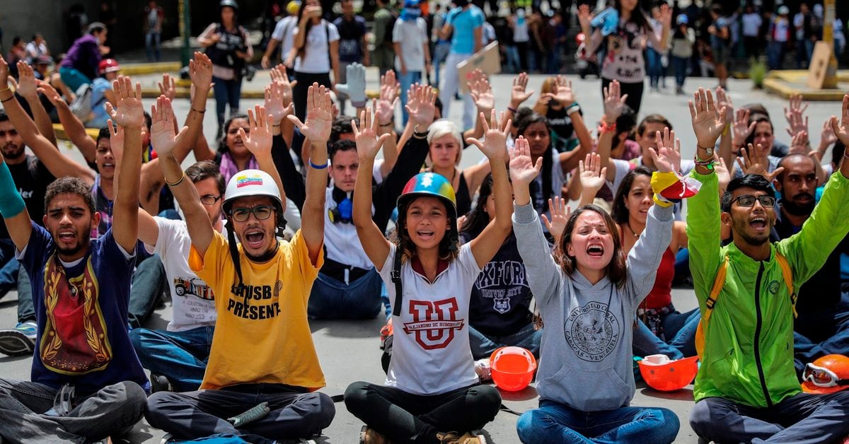Venezuelan students announce movements from all over Caracas to demand “a great life”