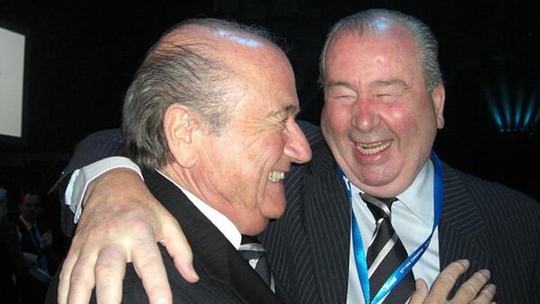 Joseph Blatter, presidente de la FIFA desde 1998 hasta 2015 -cuando fue suspendido en su cargo por los casos de corrupción- junto a Julio Grondona