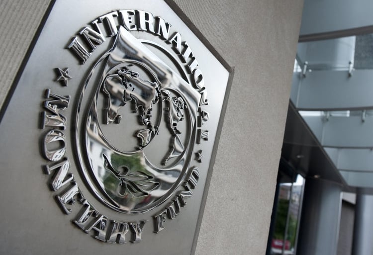 Contar con el paraguas de un nuevo acuerdo con el FMI aparece como algo imprescindible para llegar a un acuerdo con los bonistas