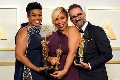 Mia Neal, Jamika Wilson y Sergio Lopez-Rivera, ganadores de Mejor maquillaje y peinado (Foto: REUTERS)