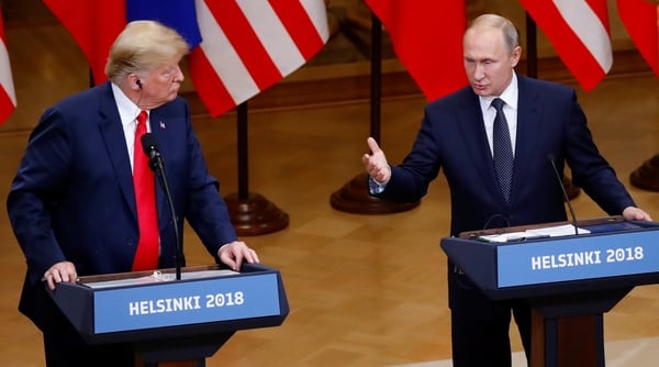 Donald Trump y Vladimir Putin, durante la conferencia de prensa que brindaron en Helsinki, Finlandia, el pasado 16 de julio (REUTERS/Leonhard Foeger)