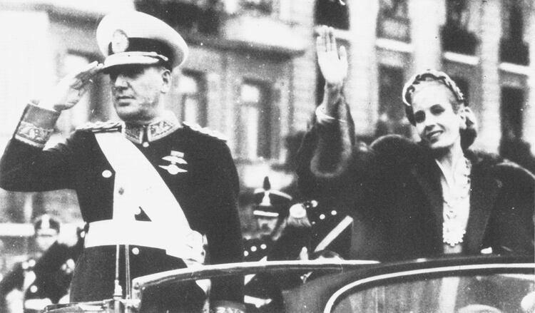 La asunción de Perón en 1952, junto a Evita, visiblemente enferma. (Photo by Granger/Shutterstock) 
