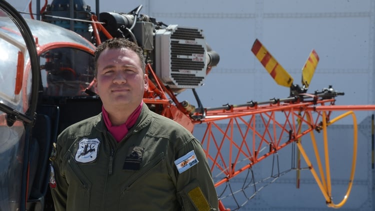 El jefe del Escuadrón LAMA, el mayor Diego Fernando Almirón, es el responsable de formar a los helicopteristas de alta montaña. Foto: Fernando Calzada.