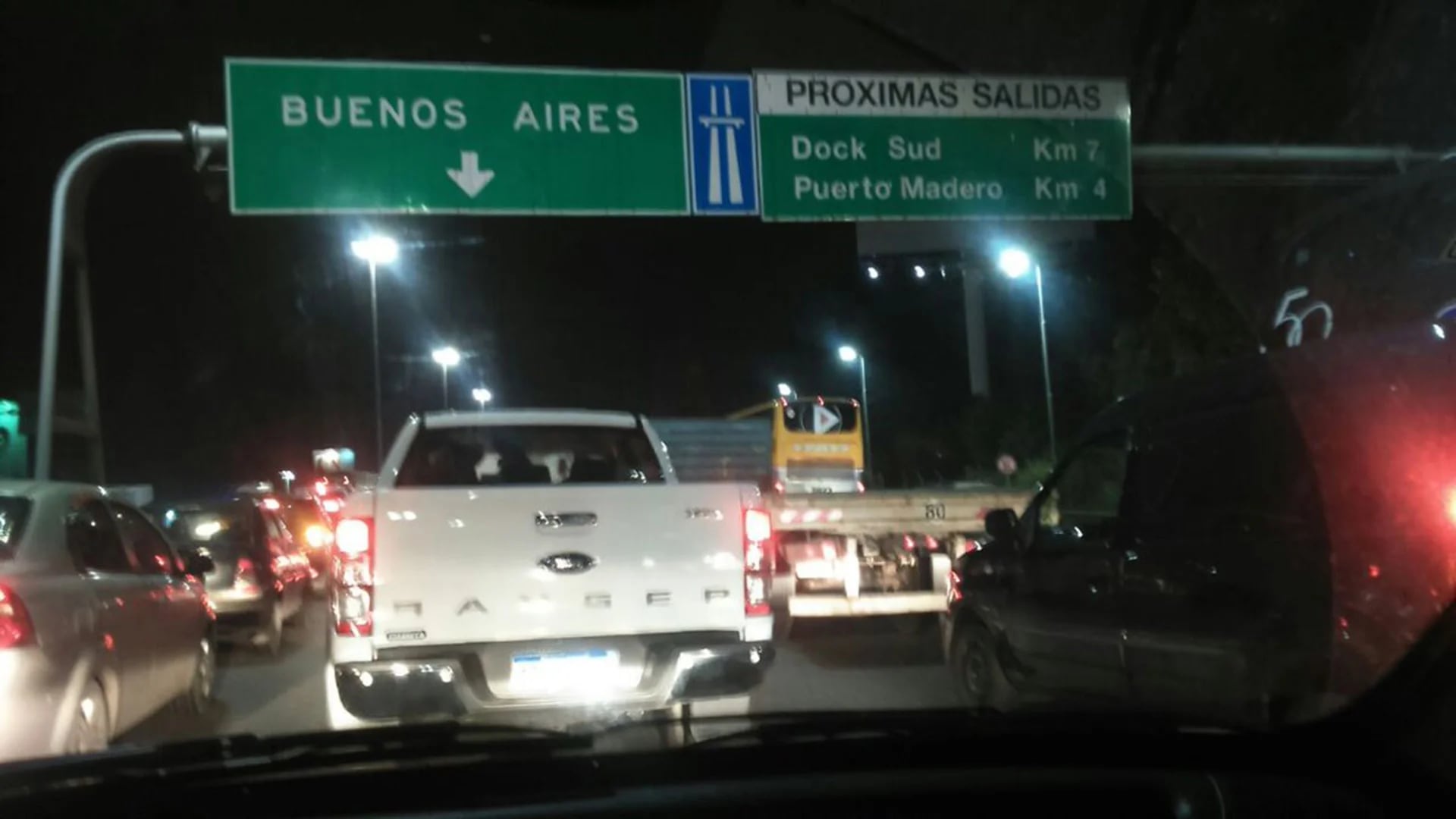 El corte en la Autopista Buenos Aires – La Plata genera un caos de tránsito
