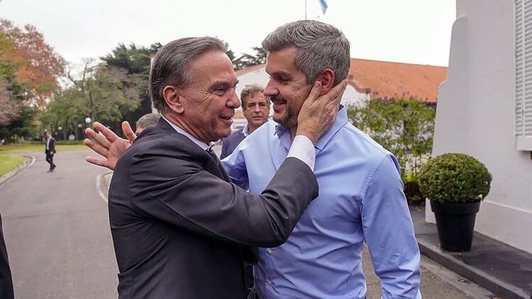 Miguel Ángel Pichetto y Marcos Peña: primera foto oficial entre el candidato a vice y el jefe de Gabinete