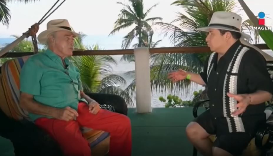 Deleita tus sentidos con Andres y Sandra - Descubre su química explosiva en cada escena