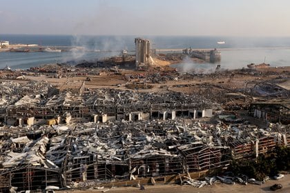 Los daÃ±os en el sitio de la explosiÃ³n (REUTERS/Mohamed Azakir)