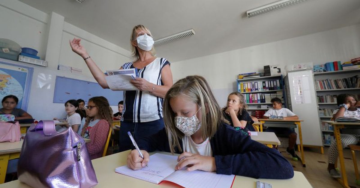 Photo of Francia cerró 22 escuelas por coronavirus cuatro días después de la reapertura