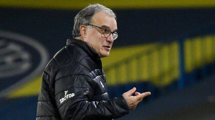 Marcelo Bielsa sorteó un costoso regalo entre el staff de trabajadores del Leeds (REUTERS/Rui Vieira)