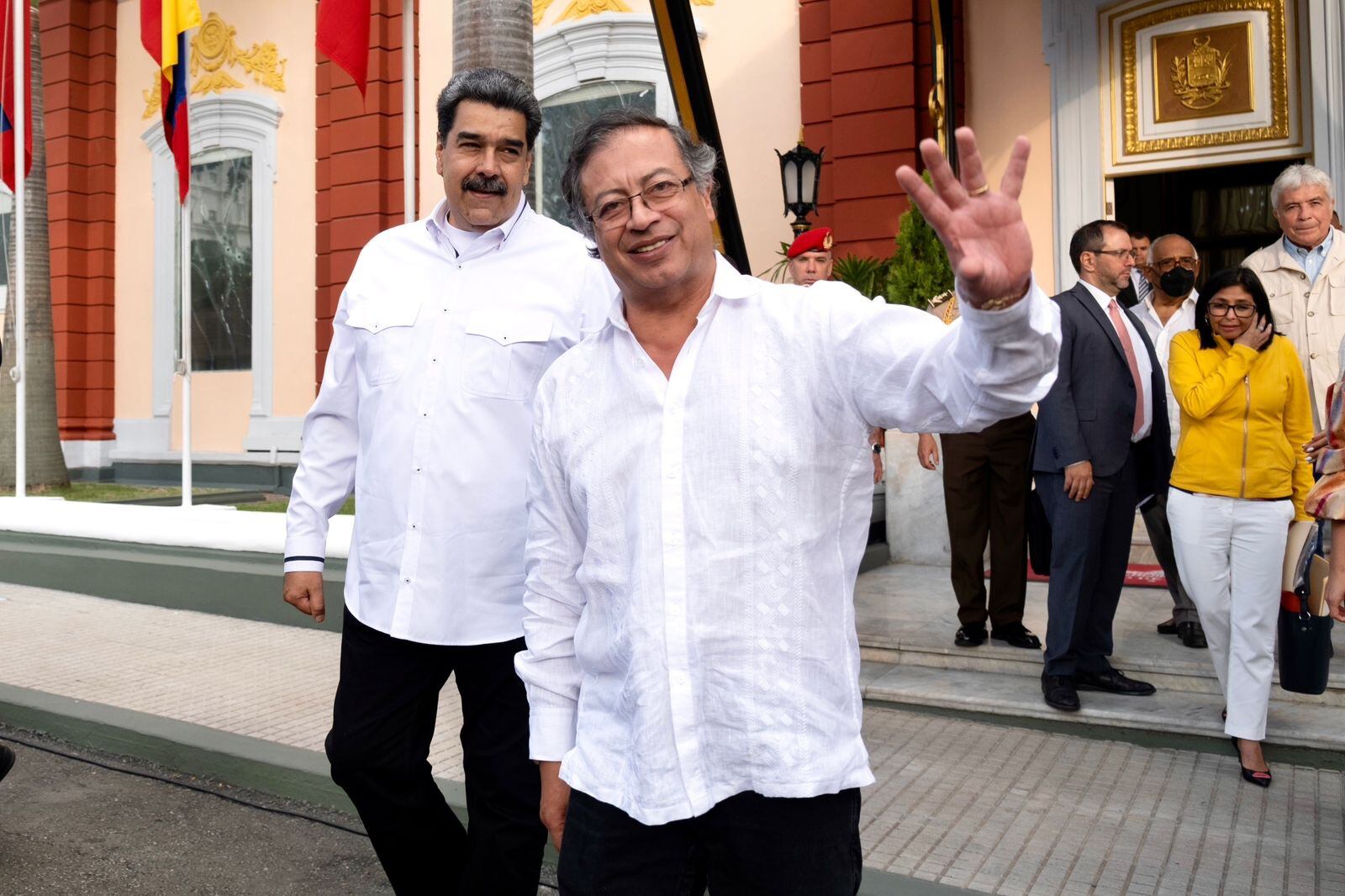 Gustavo Petro y Nicolás Maduro a la salida de su reunión