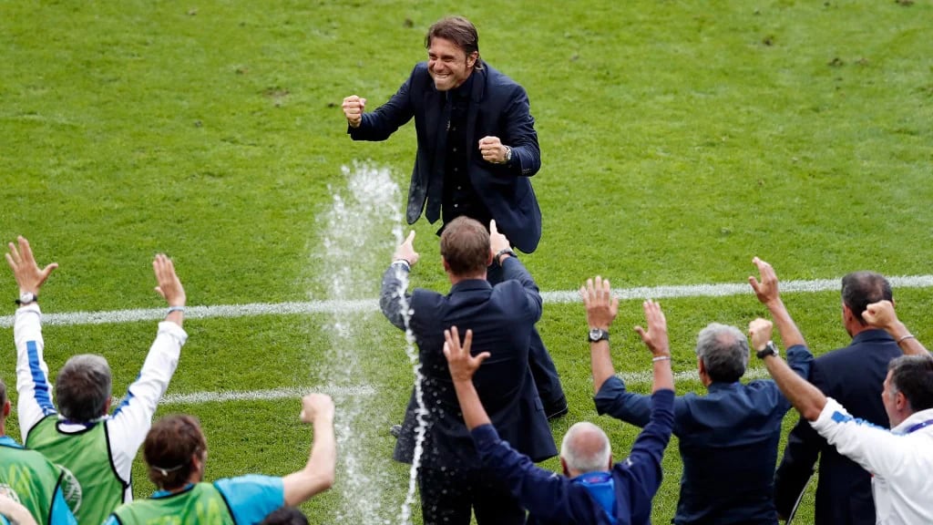 Antonio Conte fue despedido con honores de la selección de Italia