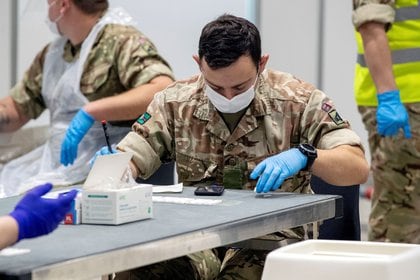 Personal del ejército y de salud serán los primeros en ser vacunados - REUTERS/File Photo